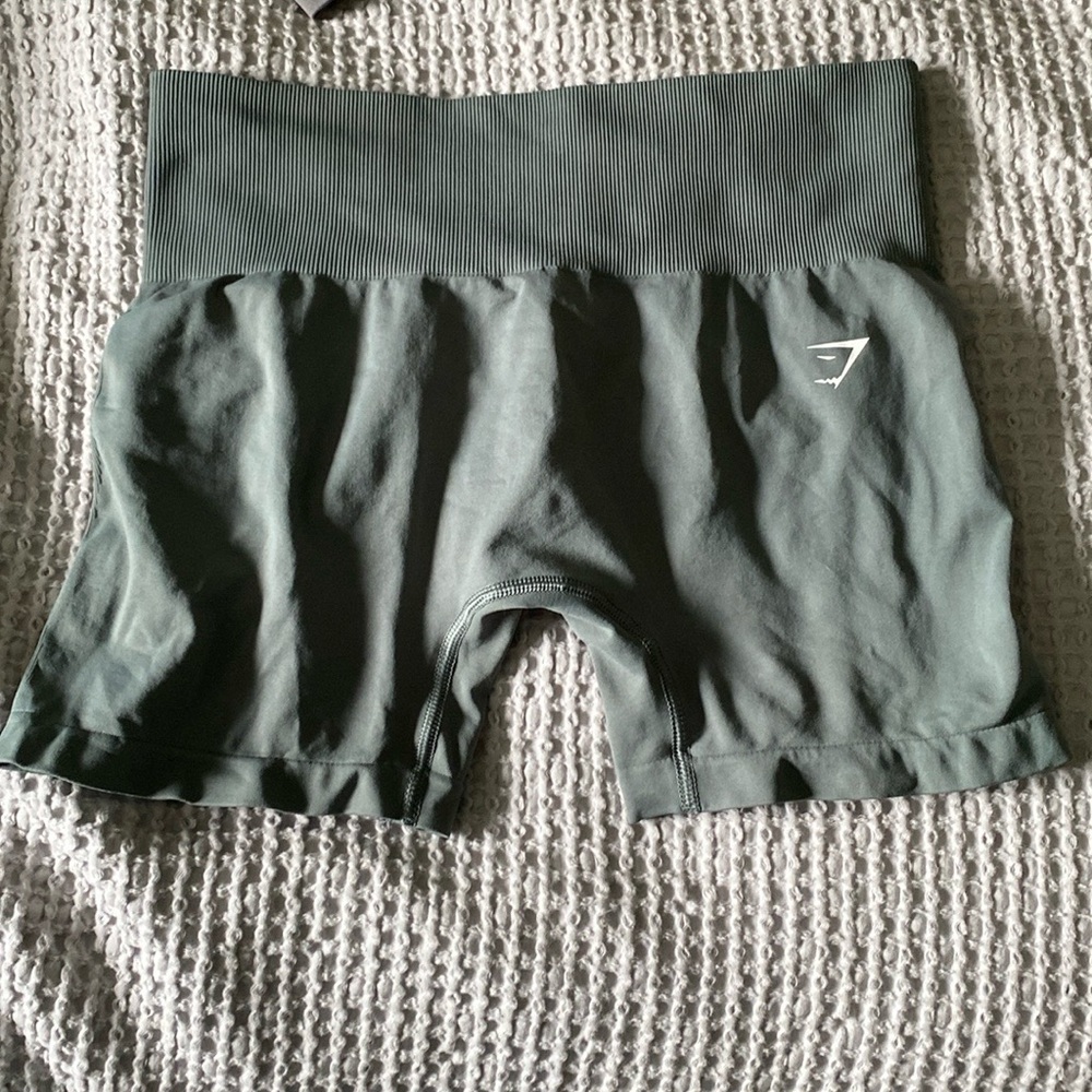 Everyday seamless shorts